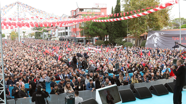 Cumhurbaşkanı Erdoğan: Faiz inmeye devam edecek kimse bize akıl vermesin