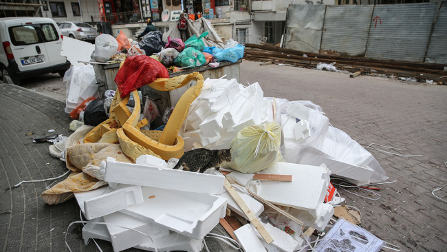 Avcılar'da çöp yığınları oluştu