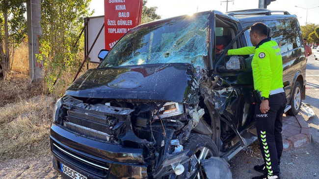 Kırıkkale'de minibüsle kamyonet çarpıştı: 2 yaralı