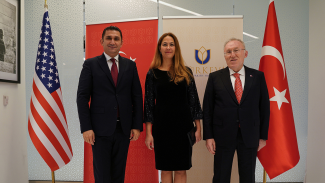 Türkiye'nin Washington Büyükelçisi Hasan Murat Mercan (sağda) ve New York Başkonsolosu Reyhan Özgür'ün (solda) ev sahipliğinde Türkevi'nde 29 Ekim Cumhuriyet Bayramı resepsiyonu düzenlendi.