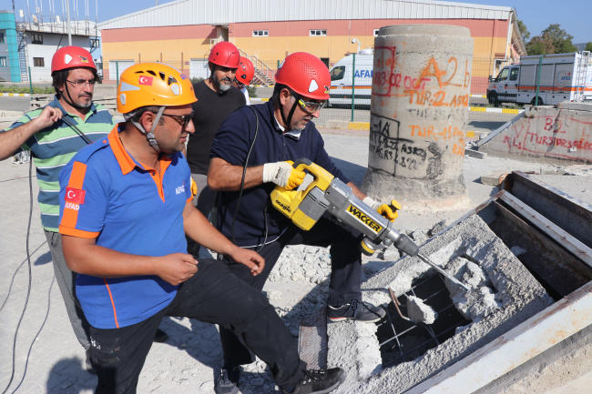 Deprem sonrası İzmir'de gönüllü ordusu ikiye katlandı