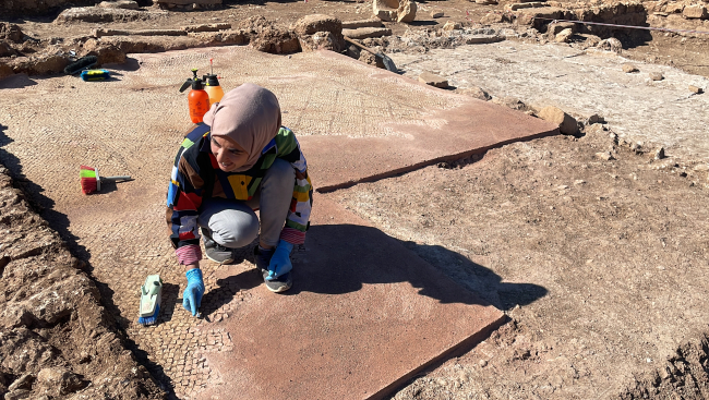 Perre Antik Kenti'nde 1800 yıllık mozaik taban bulundu