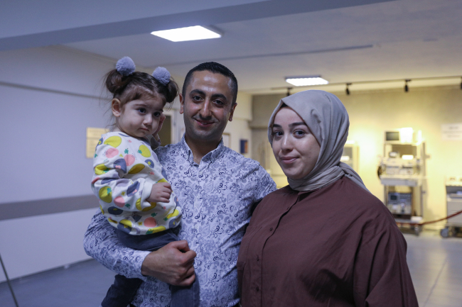 Adaşının kalbiyle yaşama tutundu