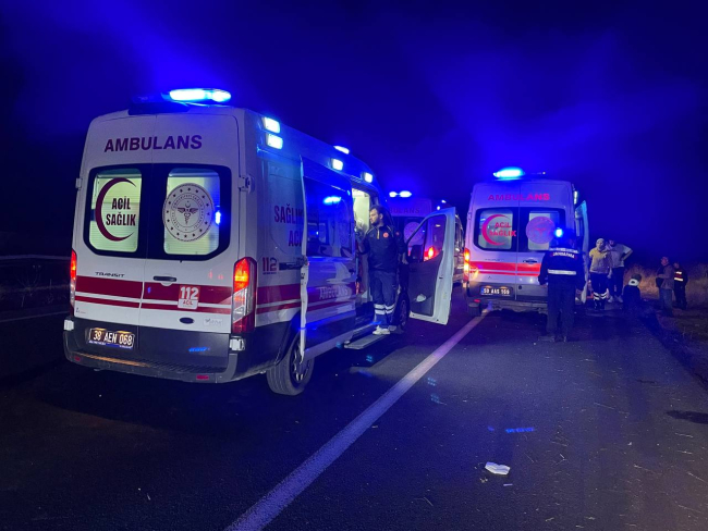 Nevşehir'de yolcu otobüsü devrildi: 17 yaralı
