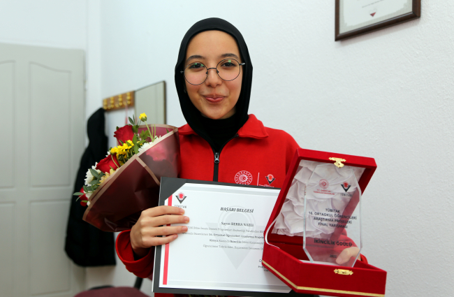 Lise öğrencileri zeytin ve mermer atıklarından organik gübre üretti