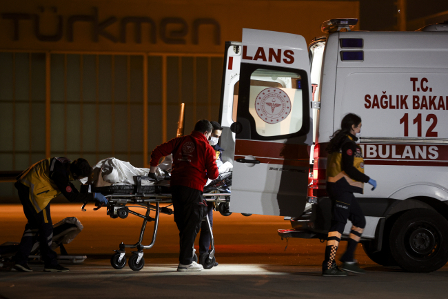 Suudi Arabistan'da rahatsızlanan 2 Türk vatandaşı İstanbul'a getirildi