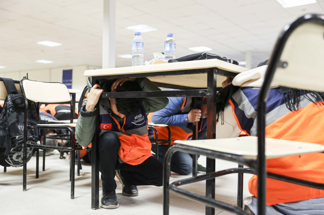 Türkiye geneli ve KKTC'de 'Deprem Anı Ülke Tatbikatı' yapıldı