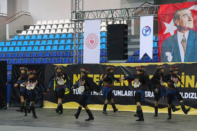 Türkiye Halk Oyunları Federasyonu Yıldızlar Türkiye Şampiyonası Bayburt'ta başladı