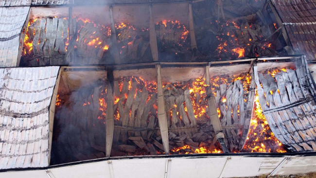 Uşak'ta tekstil deposunda yangın