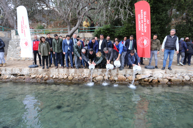 Muğla'da deniz temizliği yapıldı, mavi sulara balık yavruları bırakıldı