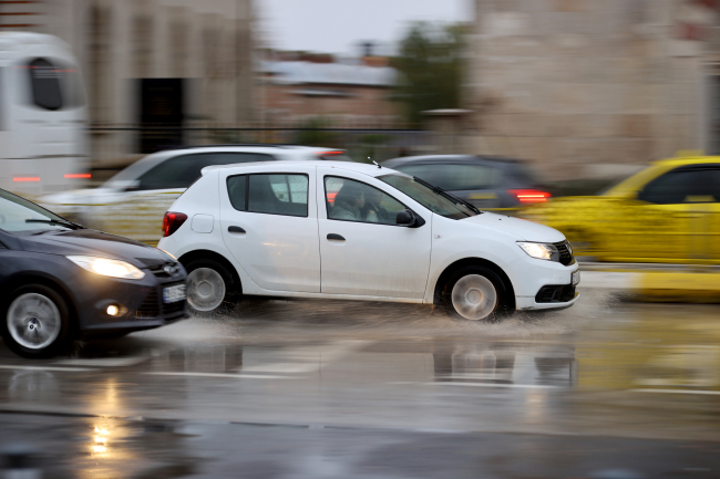 Edirne'de sağanak etkili oldu: Cadde ve sokaklar su doldu