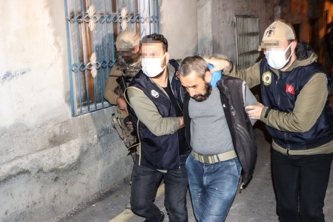 Mersin'de terör operasyonunda iki şüpheli yakalandı