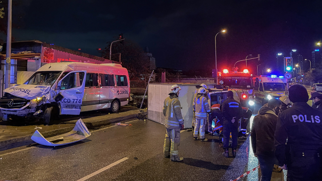İstanbul'da kamyonet ile minübüs çarpıştı: 1 ölü, 2 yaralı