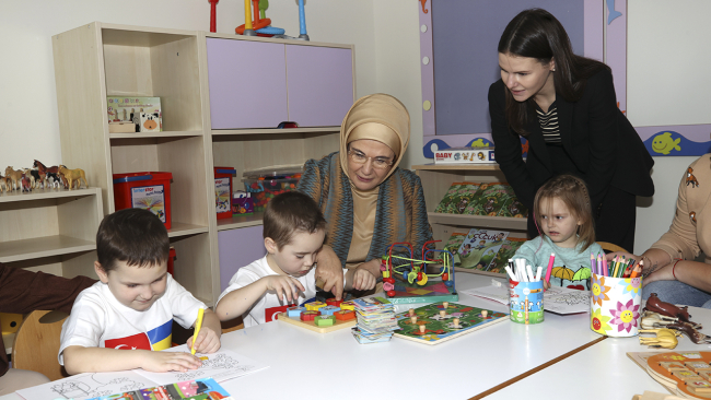 Emine Erdoğan: Ukraynalı çocuklar emin ellerde ve mutlular