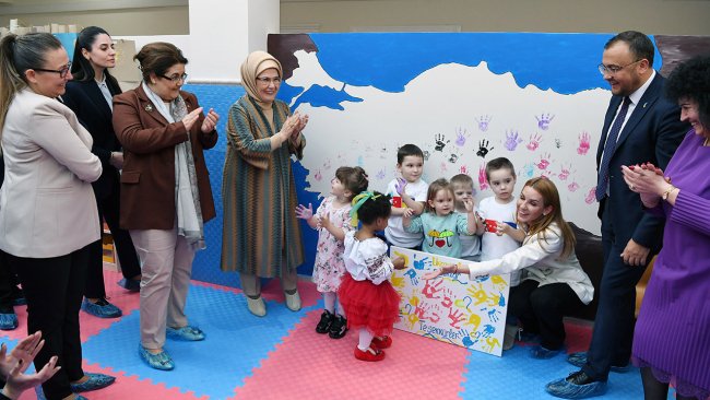 Emine Erdoğan: Ukraynalı çocuklar emin ellerde ve mutlular