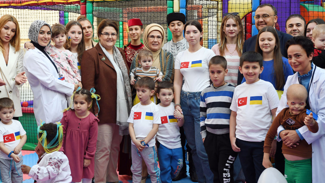 Emine Erdoğan: Ukraynalı çocuklar emin ellerde ve mutlular