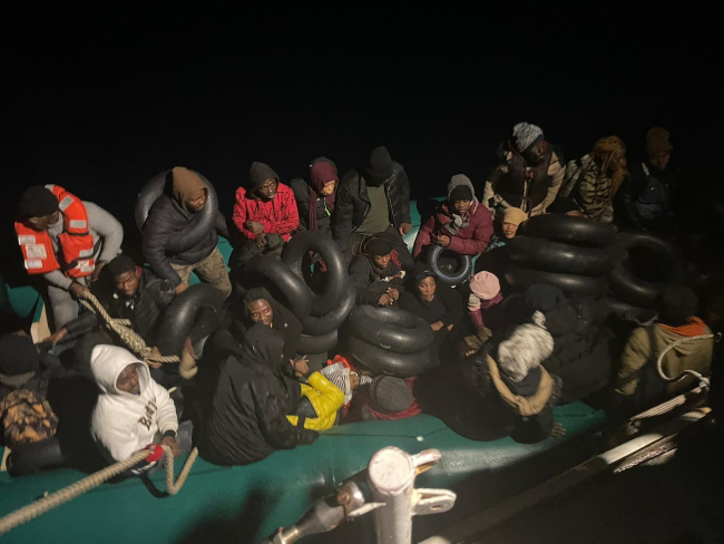 İzmir açıklarında 101 düzensiz göçmen kurtarıldı