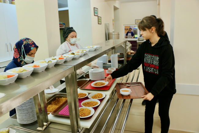 Eskişehir'de günde 4 bin 364 öğrenciye ücretsiz yemek hizmeti veriliyor