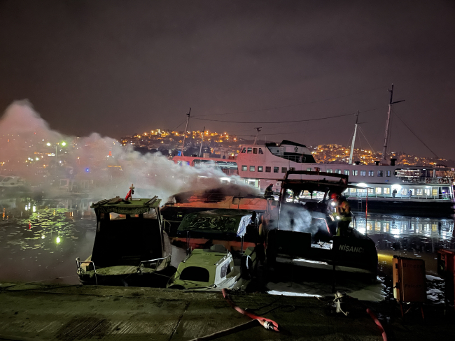 Kocaeli''de yangın: 2 motor yat ile 1 tekne kullanılamaz hale geldi
