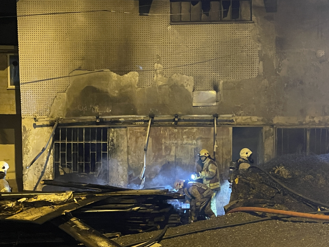 İstanbul''da mobilya imalathanesi kundaklandı