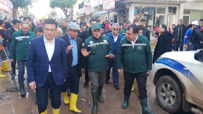 Bakanlar, sel felaketinin yaşandığı Kumluca'da