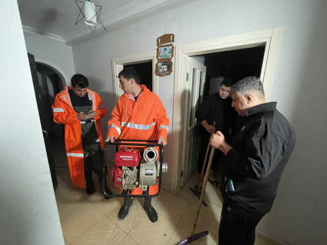 Alanya'yı sağanak vurdu, evleri su bastı