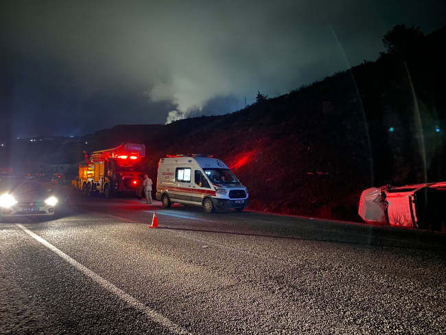 Erzincan'da kamyonetle otomobil çarpıştı: 2 ölü, 7 yaralı