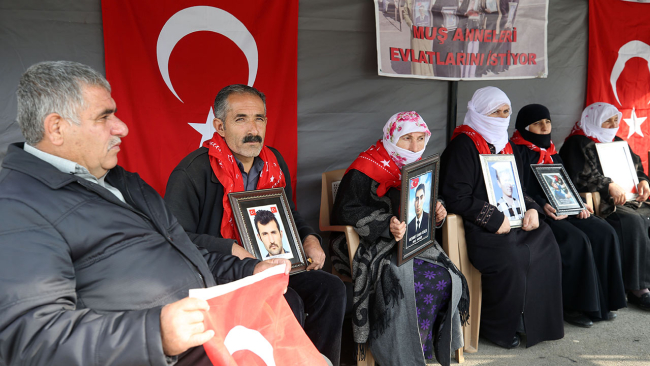 Muşlu ailelerin evlat nöbeti sürüyor