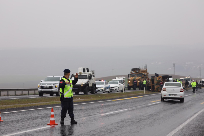 Diyarbakır'da askeri araç devrildi: 6 asker yaralandı