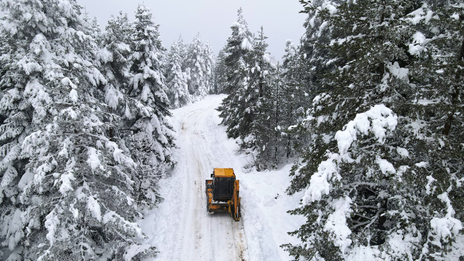 Köy yollarında karla mücadele