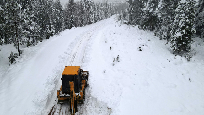 Köy yollarında karla mücadele