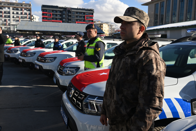 İçişleri Bakanı Soylu, Van'da araç teslim törenine katıldı