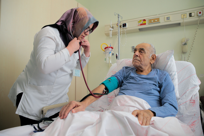Antalya'da 85 yaşındaki hastanın kalp ameliyatı tıp literatürüne girdi