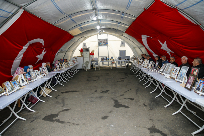 Diyarbakır anneleri yeni yılda evlatlarına kavuşmak istiyor