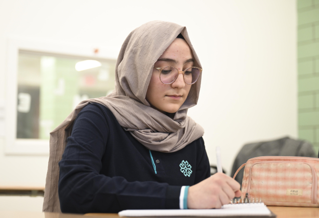 ABD'deki Maarif Okulundan iki öğrenci üniversiteye giriş sınavında yüzde 1'e girdi