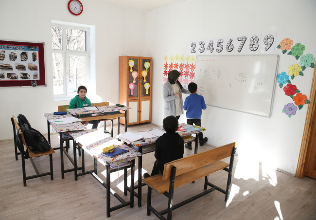 13 yıl atıl kalan okul iki öğrenci için tekrar açıldı