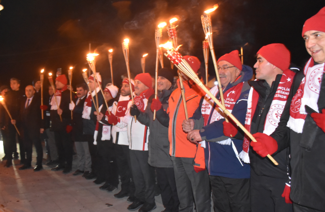 Sarıkamış şehitleri anısına meşaleli yürüyüş yapıldı