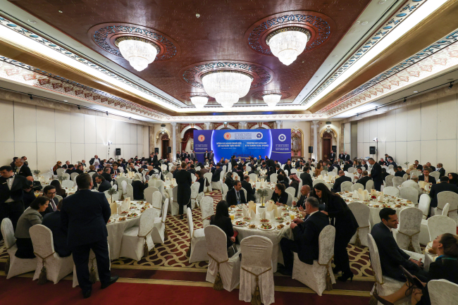 APA 13. Genel Kurulu'nda zeytin fidanlarıyla "barış" mesajı