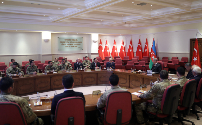 Bakan Akar gazilerle bir araya geldi