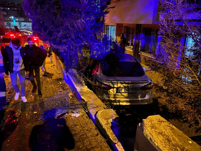 Kocaeli'de 4 aracın karıştığı trafik kazasında 2 kişi yaralandı