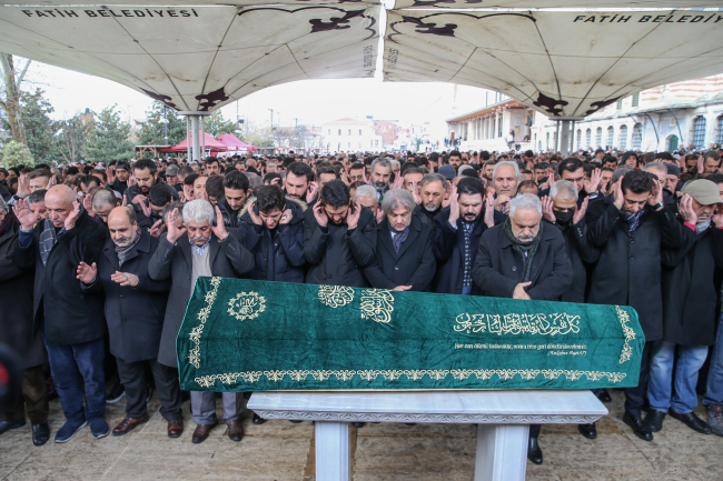 Sanatçı Burhan Çaçan son yolculuğuna uğurlandı