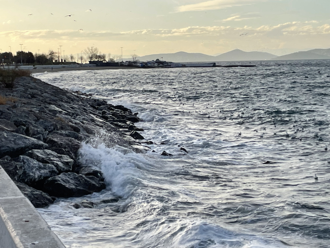 İstanbul için lodos uyarısı: Deniz seferleri iptal edildi