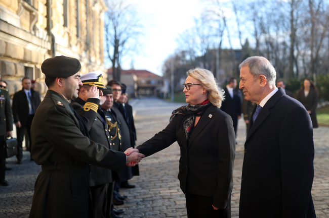 Bakan Akar Çekya Savunma Bakanı ile görüştü