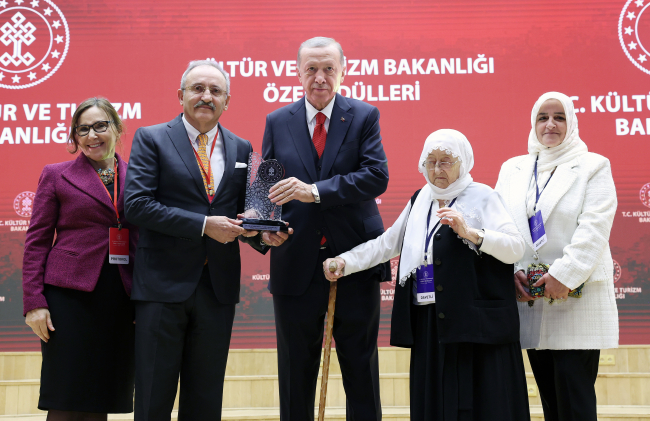 Cumhurbaşkanı Erdoğan: Türkiye'nin kültür iklimini tek tipleştiren mahalle baskısını reddediyoruz