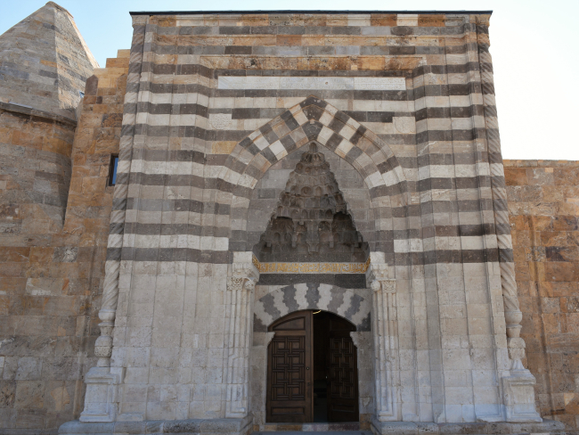 Kırşehir'de restorasyonu tamamlanan tarihi Cacabey Camii yarın açılacak