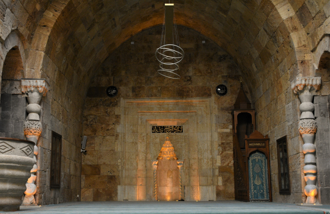 Kırşehir'de restorasyonu tamamlanan tarihi Cacabey Camii yarın açılacak