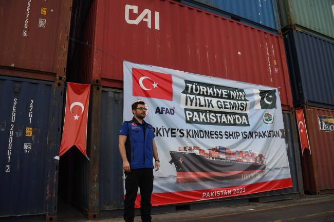 Türkiye'den gönderilen insani yardım gemisi Pakistan'da