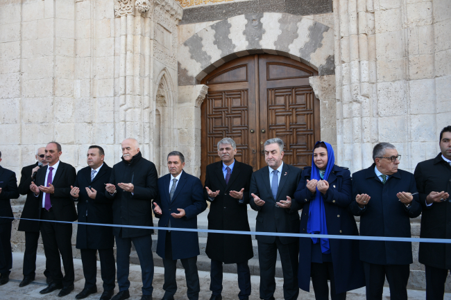 Kırşehir'de restorasyonu tamamlanan tarihi Cacabey Camii ibadete açıldı