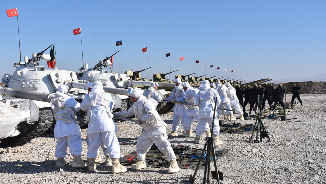 Kars'ta düzenlenen "Kış-2023 Tatbikatı" sürüyor