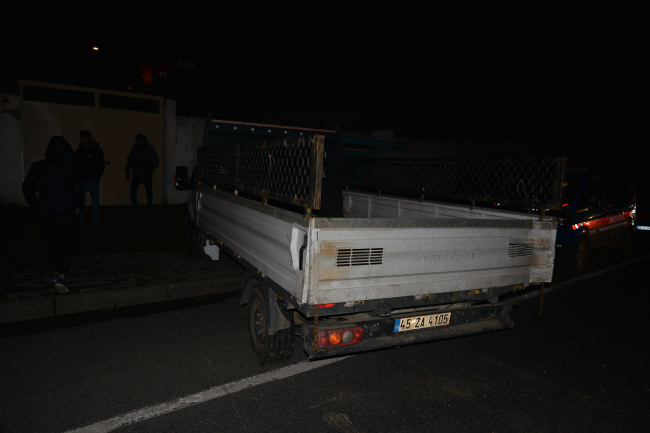 Manisa'da yolcu otobüsü ile kamyonet çarpıştı: 7 yaralı